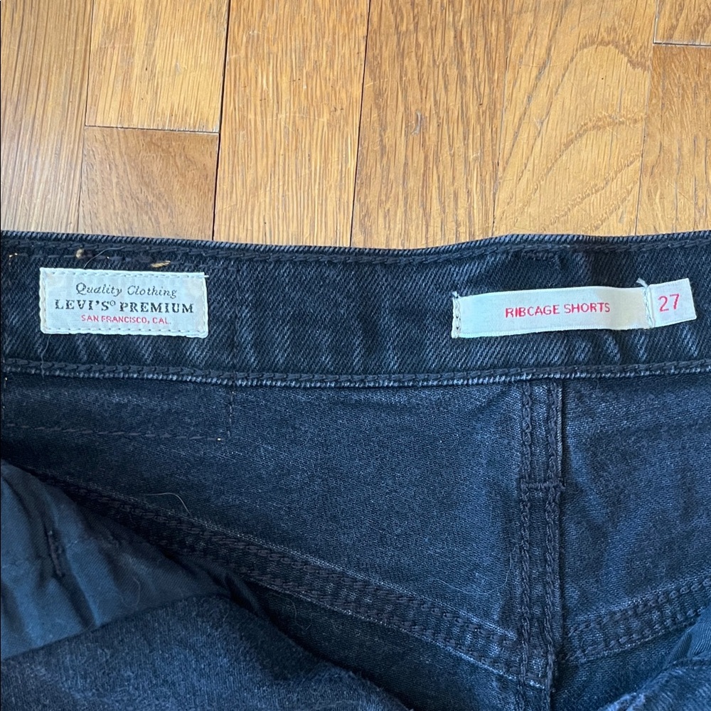 Levi's Ribcage Black Jean Shorts - Picture 4 of 6